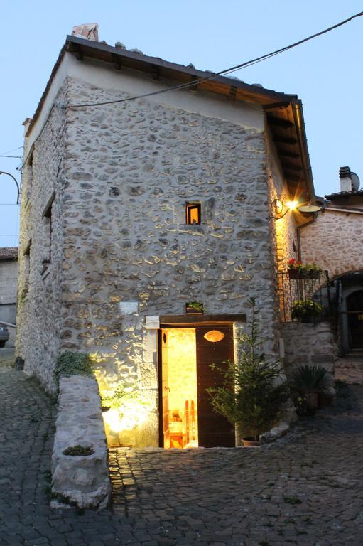 Le Pagliare Del Gran Sasso Bed & Breakfast Assergi Exterior photo